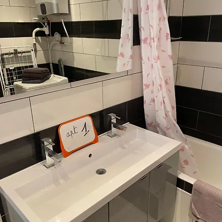 Des Cigognes Apartment *